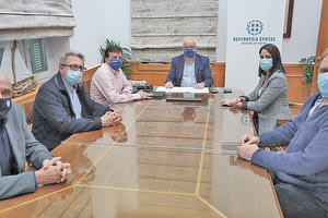 Παπούτσια για συνολικά 668 άτομα που φιλοξενούνται σε 24 Δομές Κοινωνικής Φροντίδας σε όλη την Κρήτη, παραδόθηκαν χθες στην Περιφέρεια.