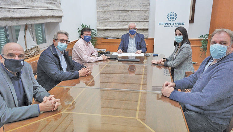 Παπούτσια για συνολικά 668 άτομα που φιλοξενούνται σε 24 Δομές Κοινωνικής Φροντίδας σε όλη την Κρήτη, παραδόθηκαν χθες στην Περιφέρεια.