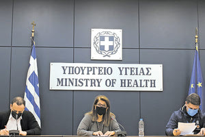 Η καθηγήτρια Παιδιατρικής Λοιμωξιολογίας της Ιατρικής Σχολής του ΕΚΠΑ και μέλος της Επιτροπής Εμπειρογνωμόνων Βάνα Παπαευαγγέλου στην ενημέρωση