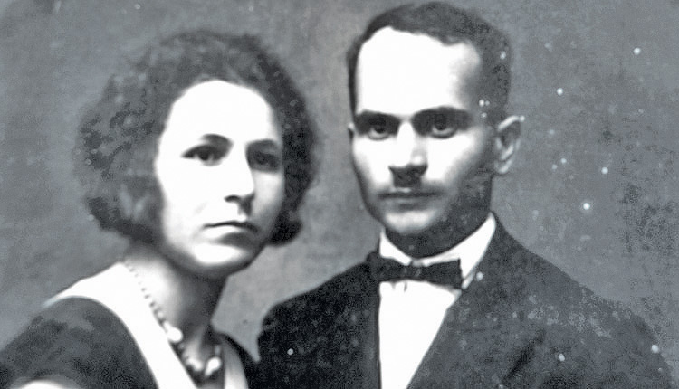 Ο εκτελεσμένος το 1943 δάσκαλος Νικόλαος Δετοράκης με τη σύζυγό του
