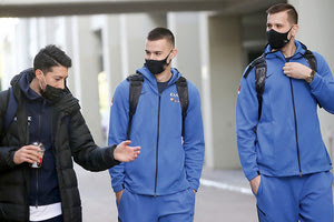 Τα αδέρφια Αγραβάνη και ο Αθηναίου στην αναχώρηση της Εθνικής