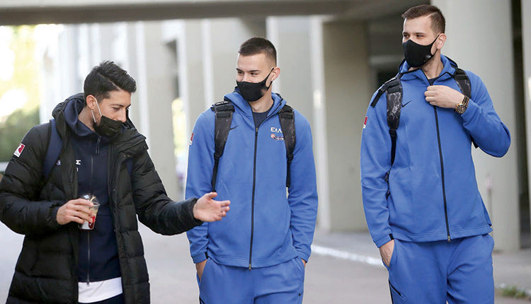 Τα αδέρφια Αγραβάνη και ο Αθηναίου στην αναχώρηση της Εθνικής