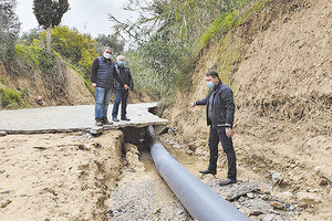 Στις Γούβες η πλημμυρική ροή αποκάλυψε τον κεντρικό αγωγό ύδρευσης