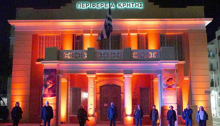 Στο πορτοκαλί χρώμα φωταγωγήθηκε το κτήριό της στο πλαίσιο του εορτασμού για την «Παγκόσμια Ημέρα για την Εξάλειψη της Βίας κατά των Γυναικών»