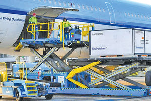 Πώς θα φτάσουν τα εμβόλια από το εργοστάσιο στον πληθυσμό;