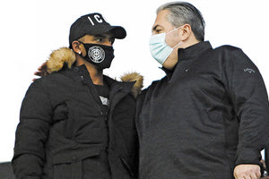 Ο πρόεδρος του ΟΦΗ κ. Μπούσης με τον Φερέιρα