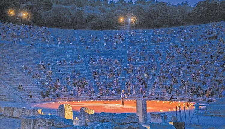 Προβολή της συναυλίας του Λεωνίδα Καβάκου στην Επίδαυρο