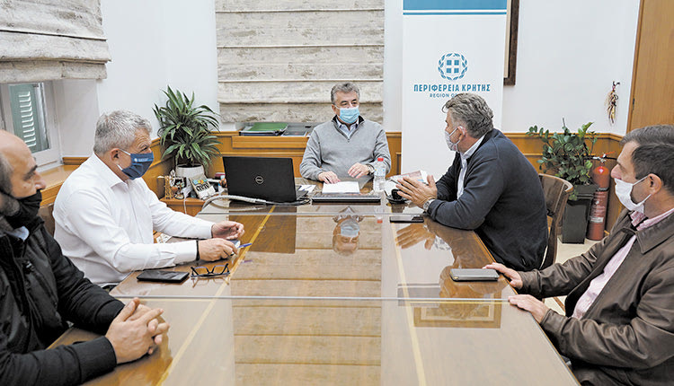 συνάντηση που είχε ο περιφερειάρχης Κρήτης Σταύρος Αρναουτάκης με τον δήμαρχο Γρηγόρη Νικολιδάκη.