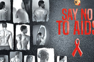 Αθλητές φωτογραφήθηκαν με γυμνή πλάτη για την Παγκόσμια Ημέρα κατά του AIDS