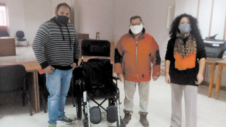ο κ. Αθανάσιος Γαστεράτος από τις Στάβιες, ο οποίος δώρισε ένα αναπηρικό αμαξίδιο στο «Βοήθεια στο Σπίτι» της Δ.Ε. Κόφινα