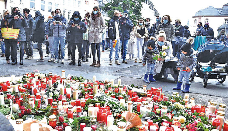 Έλληνας γιατρός και το δύο μηνών κοριτσάκι του στα θύματα του Τρίερ