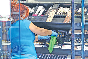 H προετοιμασία του ανοίγματος της αγοράς