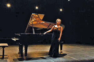 Η  πολυβραβευμένη ερμηνεύτρια Αλεξία Μουζά