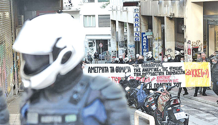 Αθήνα, αστυνομικοί είχαν παραταχθεί στο κέντρο της πόλης για την αποτροπή συγκέντρωσης για την 12η επέτειο από τη δολοφονία του Αλέξη Γρηγορόπουλου