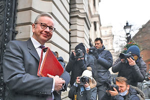 Σε συμφωνία για τον τρόπο διεξαγωγής των συνοριακών ελέγχων στη Βόρεια Ιρλανδία συμφώνησαν Λονδίνο και Βρυξέλλες