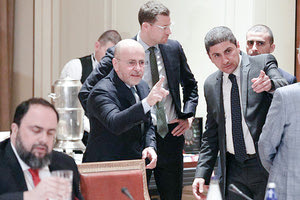 συζητήσεις της αθλητικής ηγεσίας με τους παράγοντες του ποδοσφαίρου για μια ενωτική υποψηφιότητα στις εκλογές της ΕΠΟ