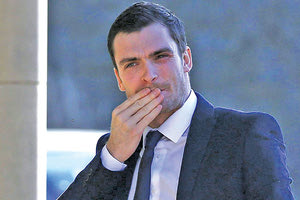 ο πρώην άσσος της Σάντερλαντ, Άνταμ Τζόνσον, εκτελούσε χρέη κουρέα στη φυλακή!