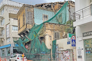 Κτήρια υπό κατάρρευση στην Αγίου Μηνά