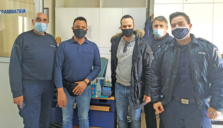 ο Πρόεδρος Πικράκης Γεώργιος και ο Γενικός Γραμματέας Αναμουρλού Χρήστος εκπροσωπώντας την Ένωσή Αστυνομικών Υπαλλήλων Νομού Ηρακλείου επισκέφθηκαν τα Α.Τ. Φαιστού Ηρακλείου, Α.Τ. Αστερουσίων Ηρακλείου και Τμήμα Αστυνομικών Επιχειρήσεων Μεσσαράς