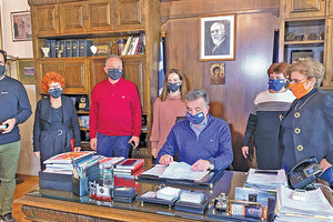 Το έργο της ενεργειακής αναβάθμισης του κτηρίου της Περιφερειακής Ενότητας Ρεθύμνης, υπέγραψε ο Περιφερειάρχης Κρήτης Στ. Αρναουτάκης.