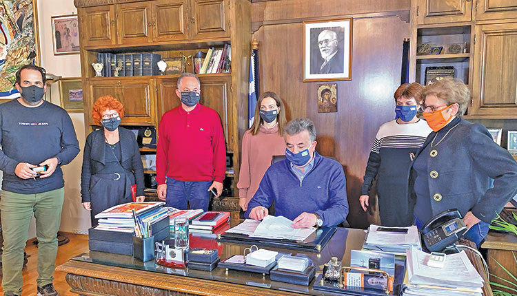 Το έργο της ενεργειακής αναβάθμισης του κτηρίου της Περιφερειακής Ενότητας Ρεθύμνης, υπέγραψε ο Περιφερειάρχης Κρήτης Στ. Αρναουτάκης.