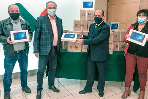 δωρεά 100 tablets της Τράπεζας Χανίων στους μαθητές στον Δήμο Πλατανιά