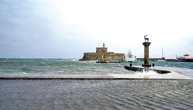 κατασκοπικό παιχνίδι στη Ρόδο ανάμεσα στις δύο πλευρές του Αιγαίου