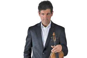 Ο Σίμος Παπάνας κορυφαίος ερμηνευτής βιολιού διεθνούς φήμης