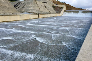 Ξεχειλίζει από νερό το φράγμα Αποσελέμη