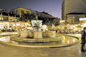 Λιοντάρια νύχτα στο κέντρο του Ηρακλείου