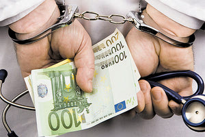 δίκη γιατρού για το “φακελάκι”