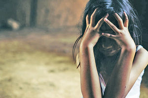 κακοποίηση ανήλικης