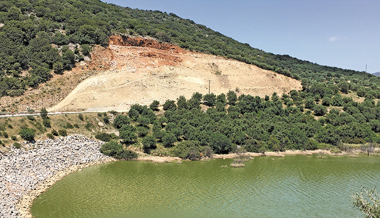 O περιμετρικός δρόμος του φράγματος Αποσελέμη