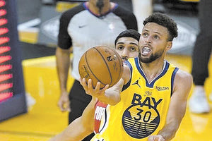 Ο Στεφ Κάρι των Ουόριορς.