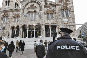 Στη Δικαιοσύνη προσέφυγε η Εκκλησία για την απαγόρευση να παρακολουθήσουν πιστοί την Λειτουργία των Θεοφανείων