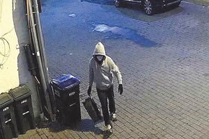 ύποπτος για τοποθέτηση δύο εκρηκτικών μηχανισμών στην έδρα των εθνικών επιτροπών των Δημοκρατικών και των Ρεπουμπλικανών στην Ουάσινγκτον