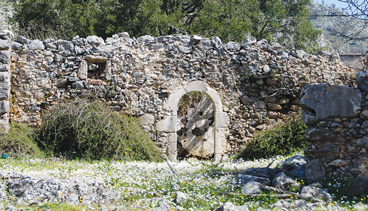 Ένα από τα πυρπολημένα σπίτια του μαρτυρικού χωριού Καλλικράτης Χανίων.