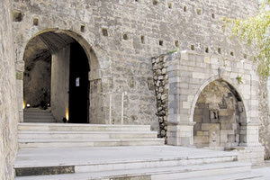 Πύλη του Αγ.Γεωργίου στις τρεις Καμάρες (πλατεία Ελευθερίας)