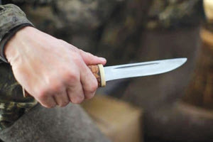 επίθεση με μαχαίρι