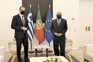 ο πρωθυπουργός Κυριάκος Μητσοτάκης κατά τη διάρκεια της κοινής συνέντευξης Τύπου με τον Πορτογάλο ομόλογό του Αντόνιο Κόστα