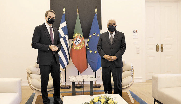 ο πρωθυπουργός Κυριάκος Μητσοτάκης κατά τη διάρκεια της κοινής συνέντευξης Τύπου με τον Πορτογάλο ομόλογό του Αντόνιο Κόστα