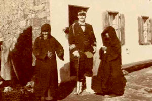 Η φωτογραφία της ημέρας: 1900. Ο Ύπατος Αρμοστής Κρήτης πρίγκιπας Γεώργιος στα Χανιά