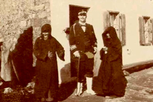 Η φωτογραφία της ημέρας: 1900. Ο Ύπατος Αρμοστής Κρήτης πρίγκιπας Γεώργιος στα Χανιά
