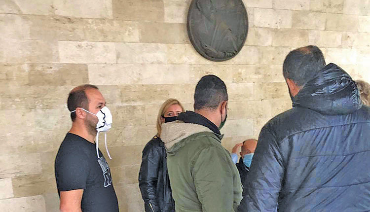 Αναίτια επίθεση επειδή προσπάθησε να κάνει τη δουλειά του δέχτηκε χθες το πρωί 46χρονος δημοτικός αστυνομικός στο κέντρο του Ηρακλείου.