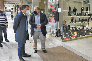 στήριξη των επιχειρήσεων ζητά ο αρχηγός της Αξιωματικής Αντιπολίτευσης Αλέξης Τσίπρας