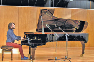 ΠΙΑΝΙΣΤΑΣ ΜΑΝΟΣ ΚΙΤΣΙΚΟΠΟΥΛΟΣ