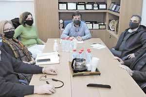 Νίκος Συριγωνάκης με τους ορκωτούς λογιστές Μανόλη Διαμαντουλάκη και Κώστα Αντωνακάκη.