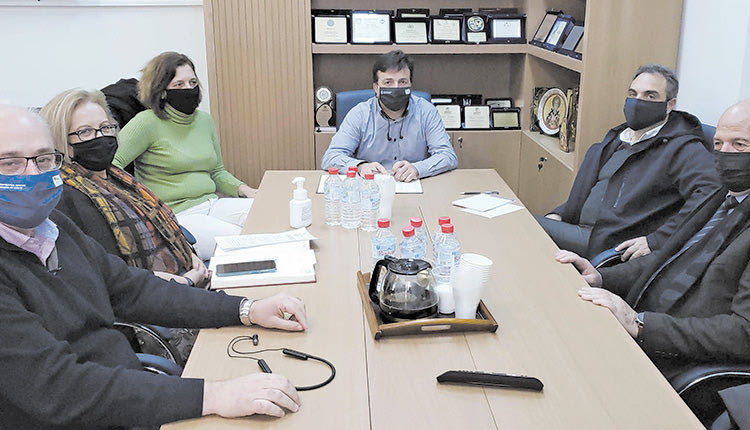 Νίκος Συριγωνάκης με τους ορκωτούς λογιστές Μανόλη Διαμαντουλάκη και Κώστα Αντωνακάκη.