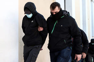 η μητέρα των δύο ανηλίκων που επιτέθηκαν βίαια στον άντρα στον σταθμό Ομόνοια του Μετρό,