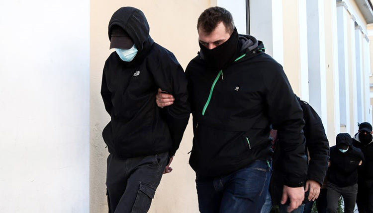 η μητέρα των δύο ανηλίκων που επιτέθηκαν βίαια στον άντρα στον σταθμό Ομόνοια του Μετρό,